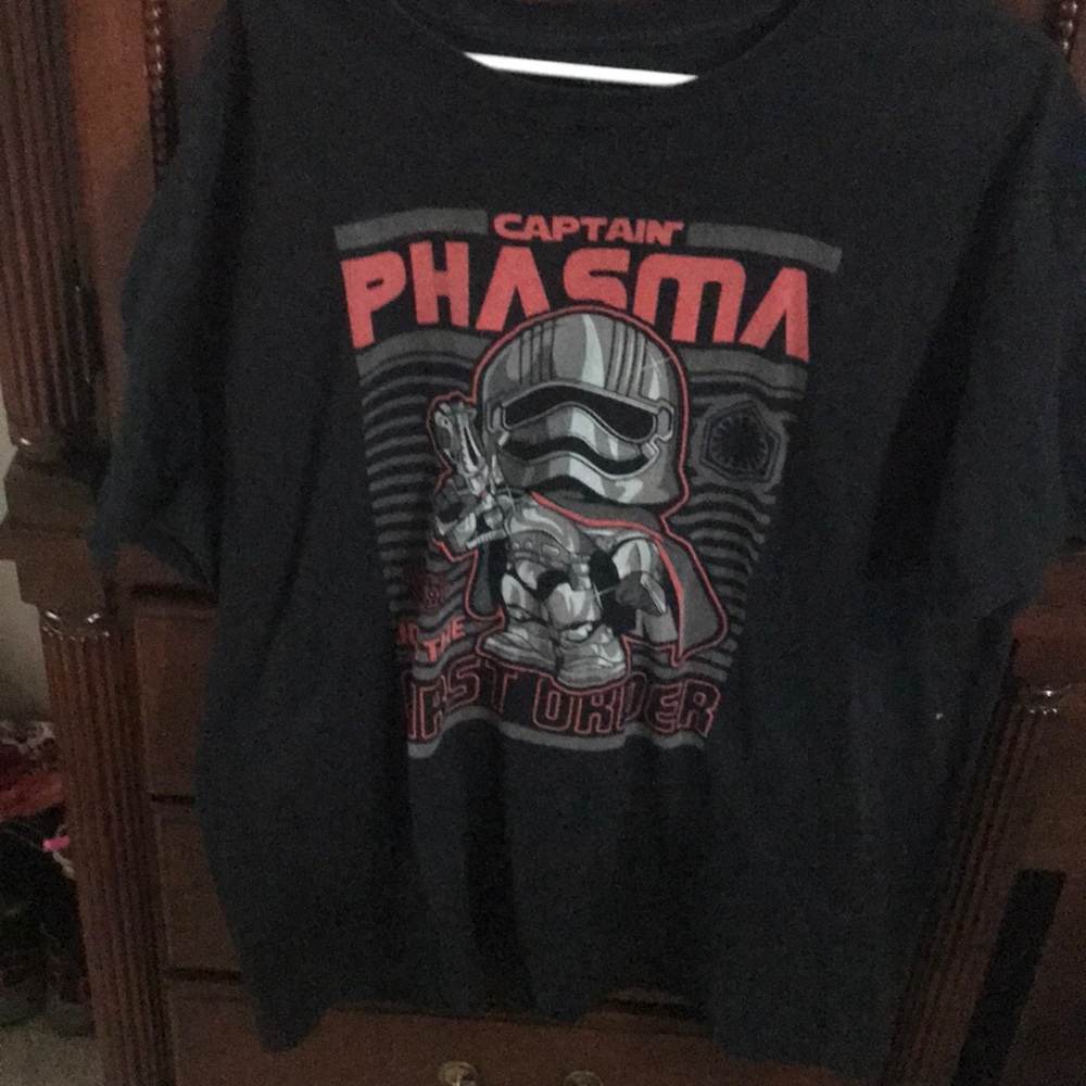 Star Wars Men’s large star wars tee